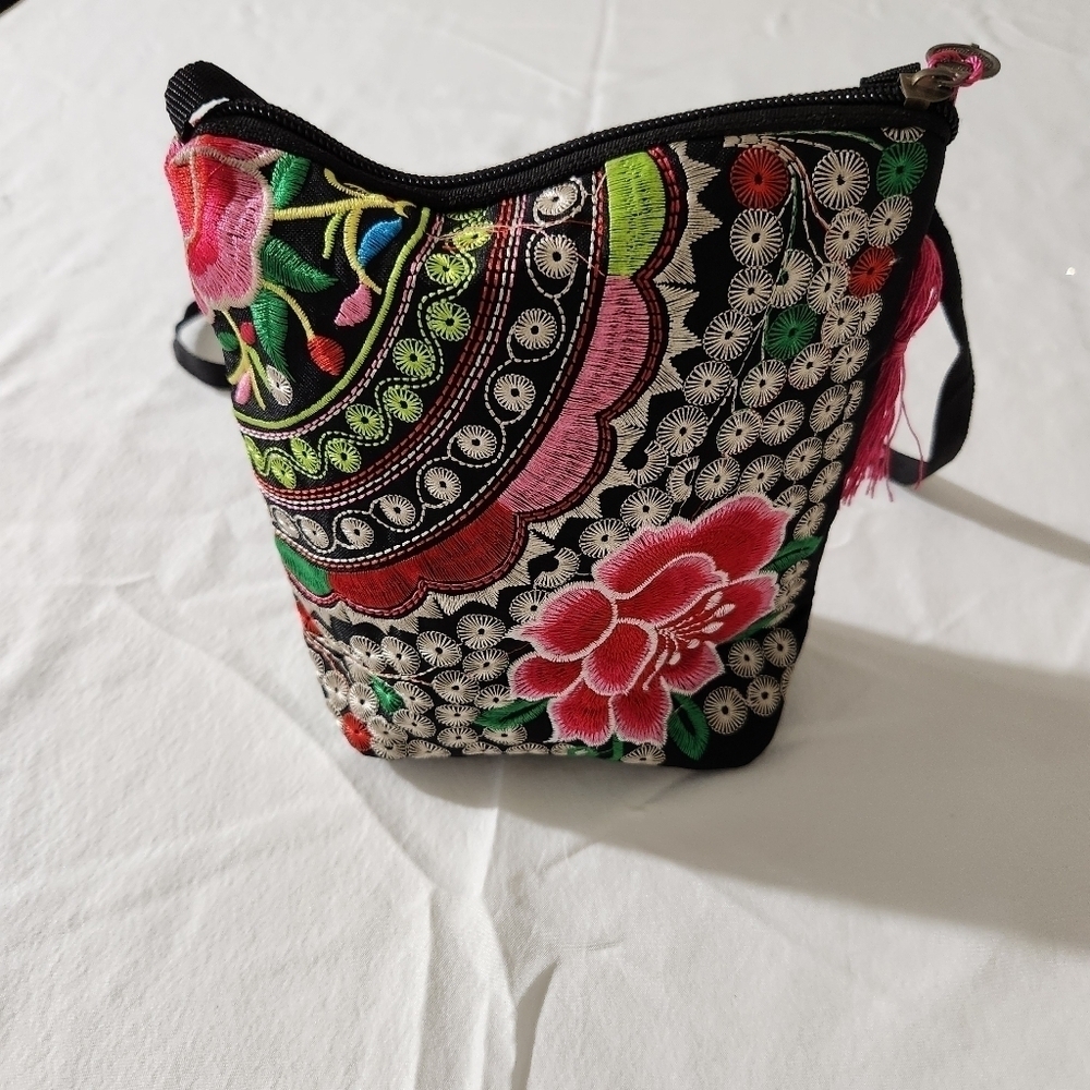 Women's Detail Floral Embroidered Black Small Crossbody Shoulder Bag Lightweight - Picture 9 of 16
